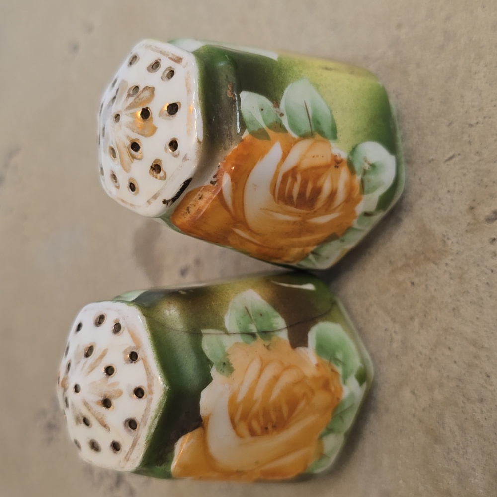 Vintage Floral Ceramic Salt and Pepper Shakers - Picture 2 of 4